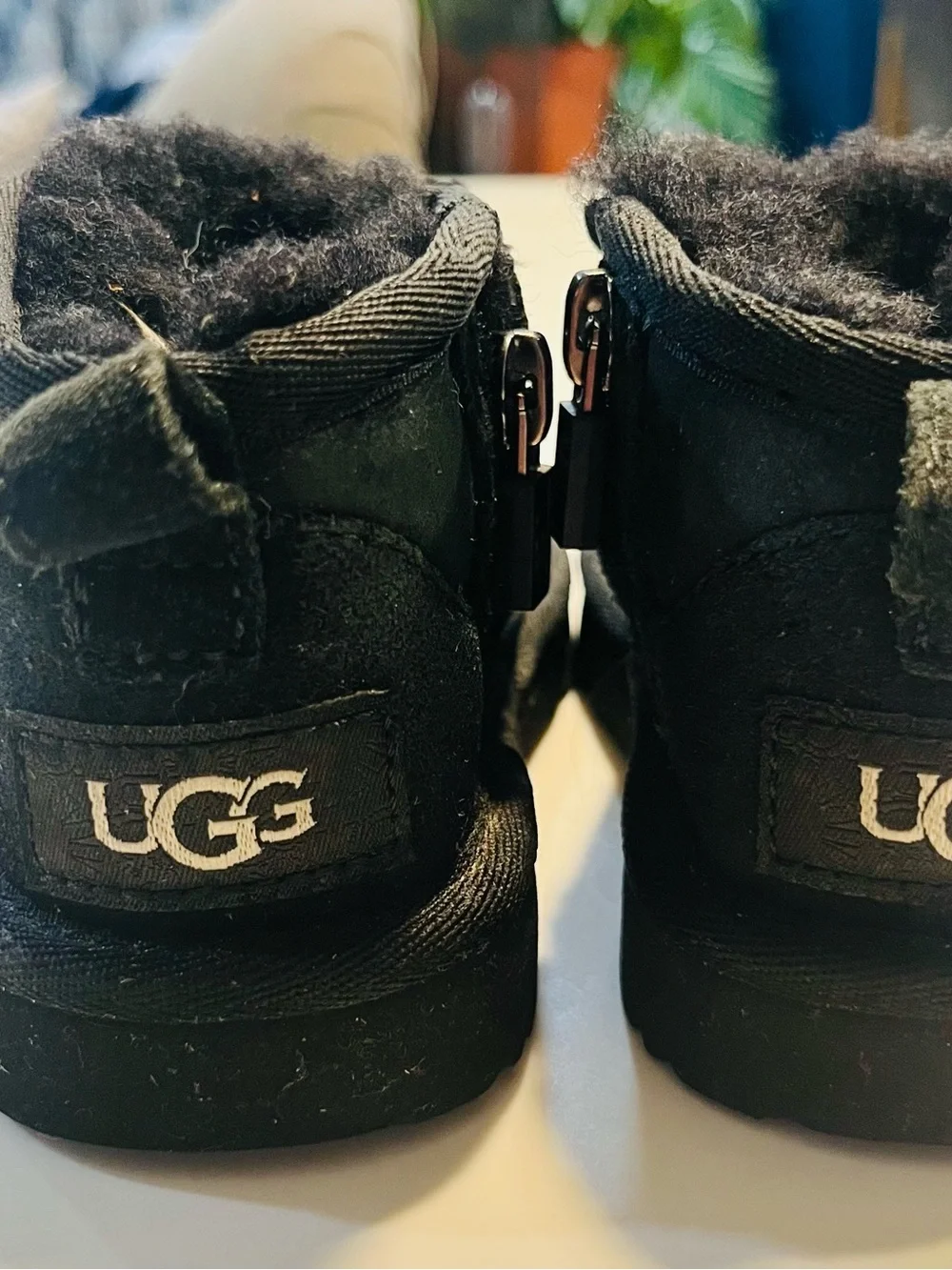 UGG Kids Black Cozy Zip-Back Booties